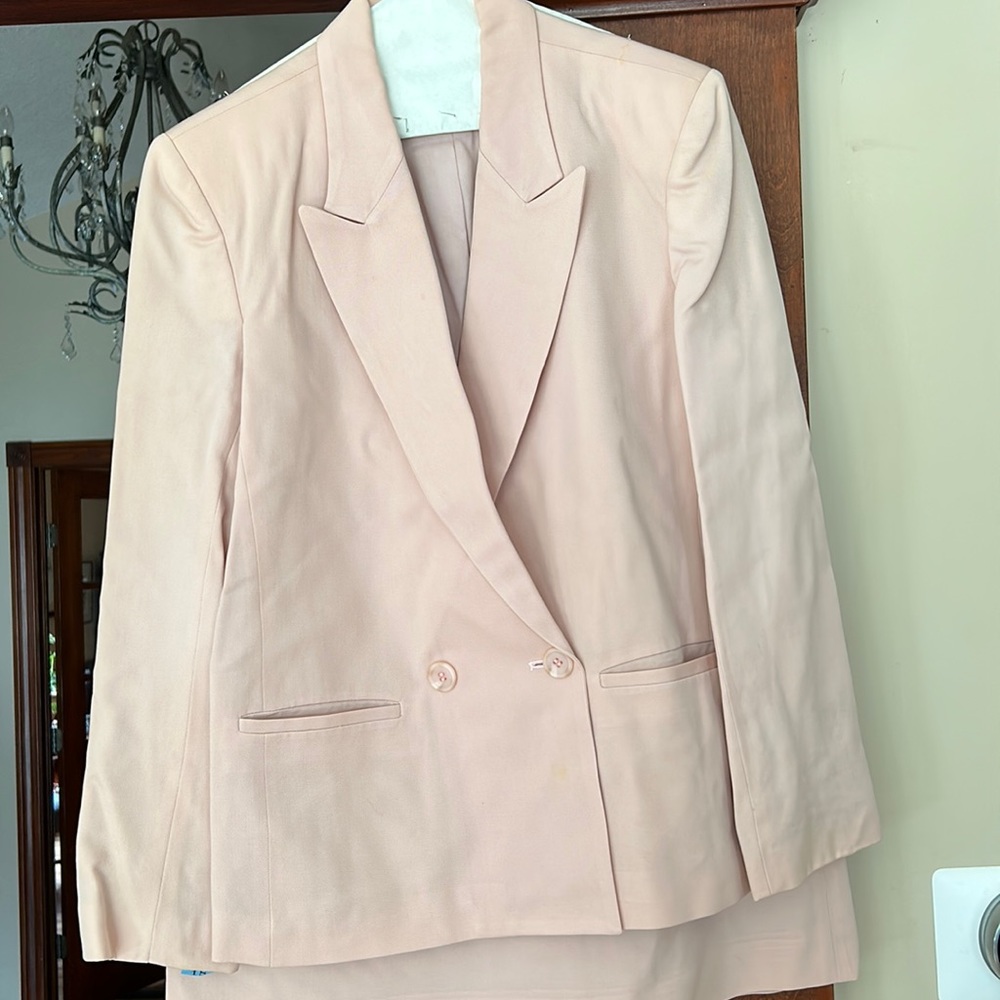 Vintage 70’s Women’s suit with skirt. Made in Japan. Size 6